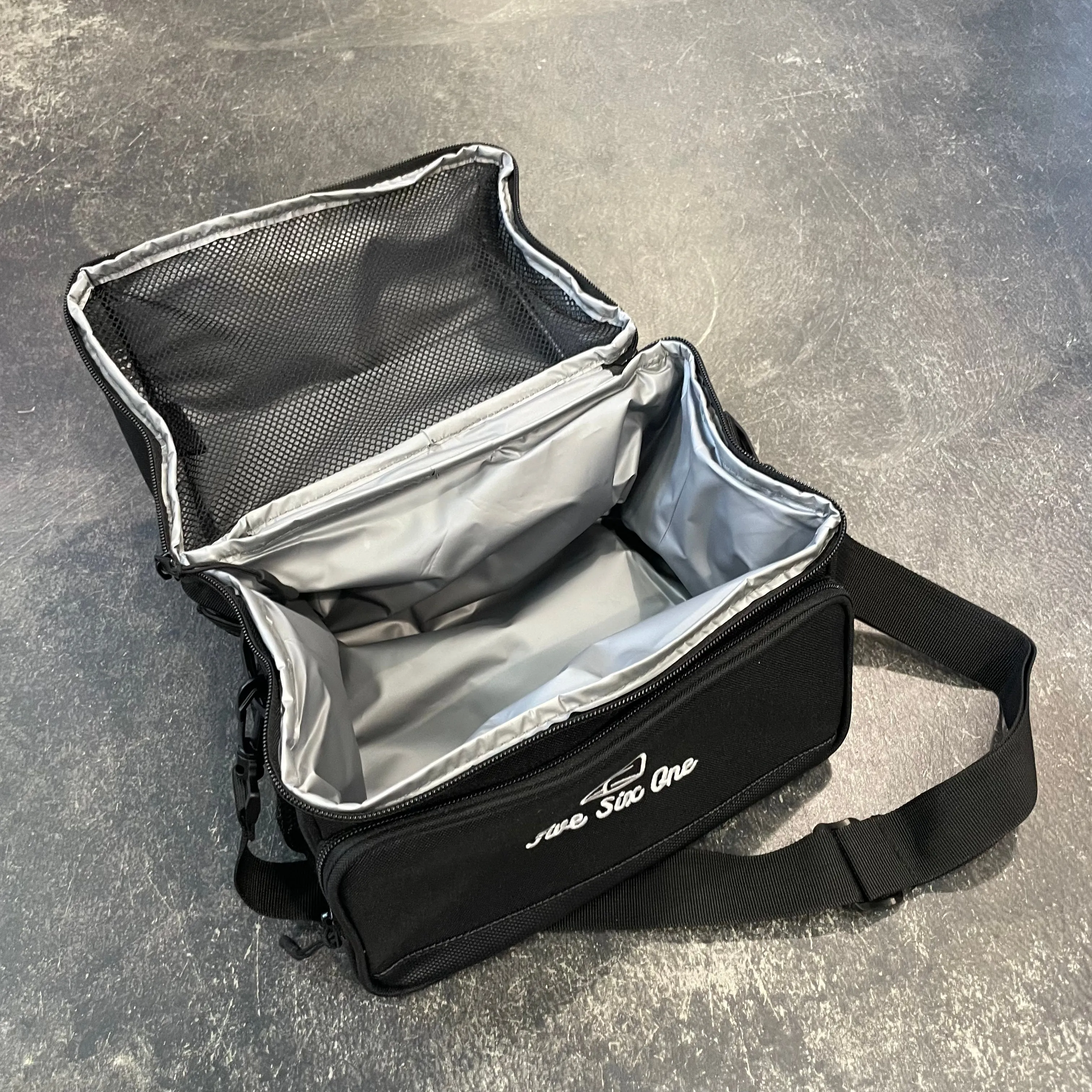 561 Sixer Bag Black