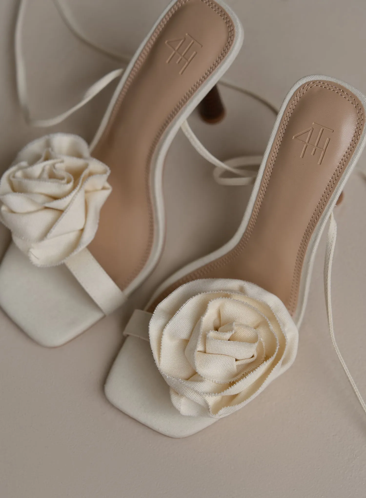 Beige Linen Corsage Strappy Heel- Cest