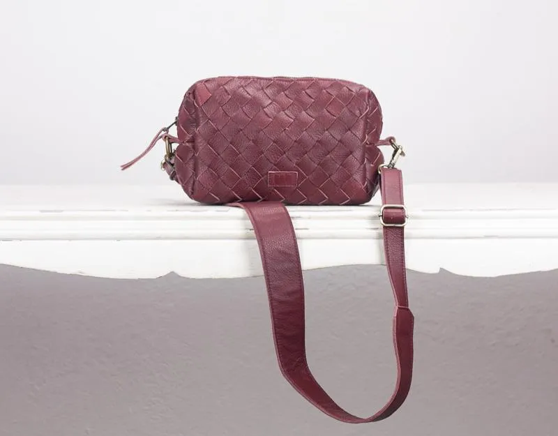 Calliope bag - Handwoven burgundy leather