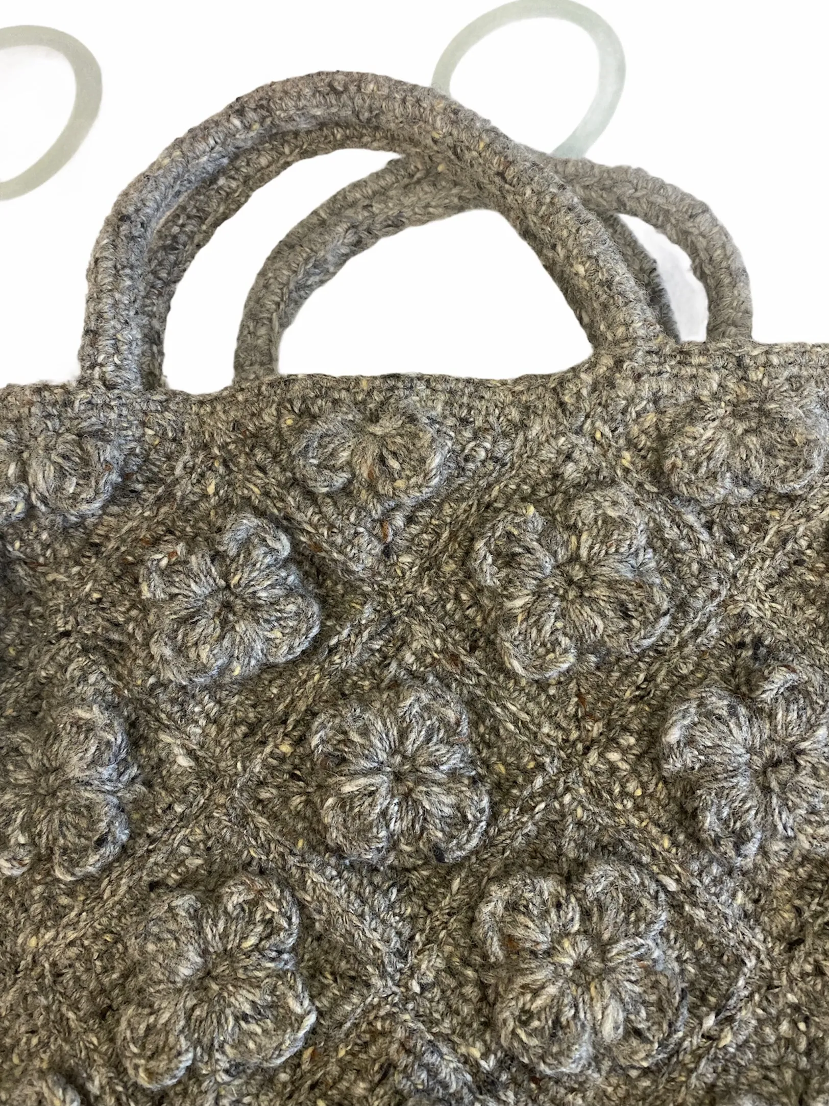 Grey wool tote with grey flowers