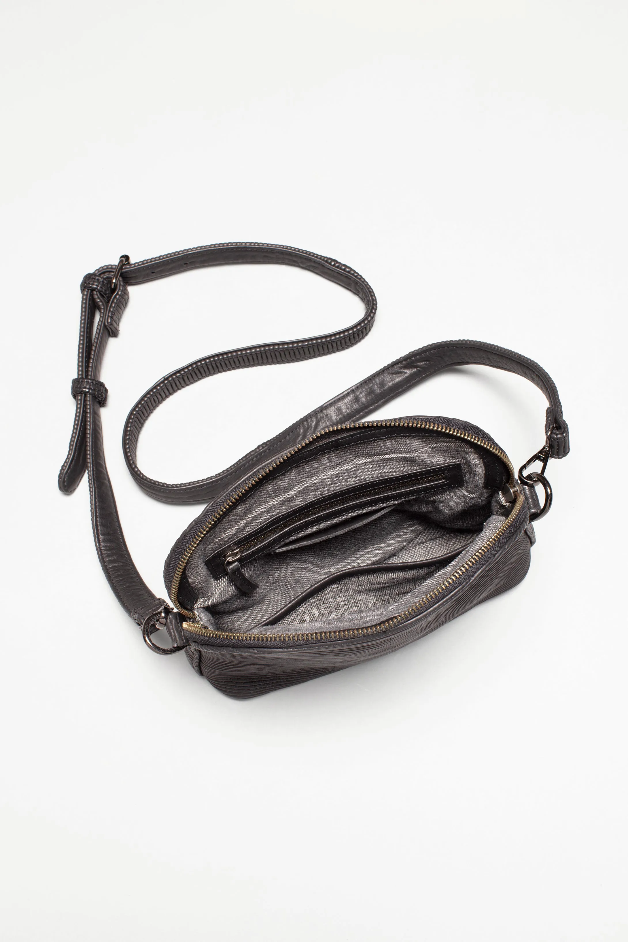 Lisser Crossbody Bag