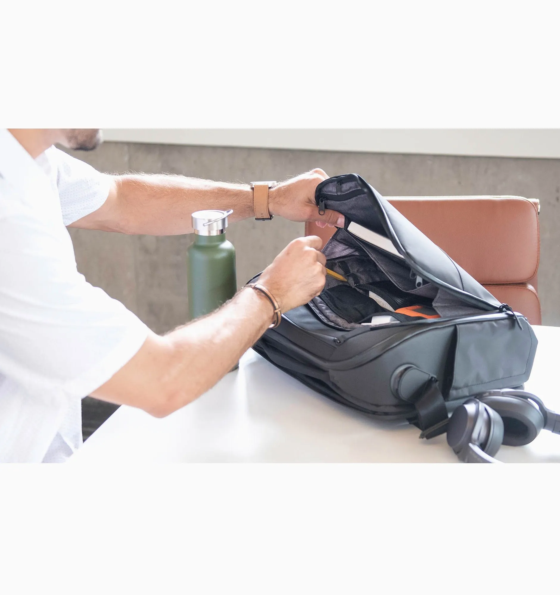 Nomatic Messenger Bag