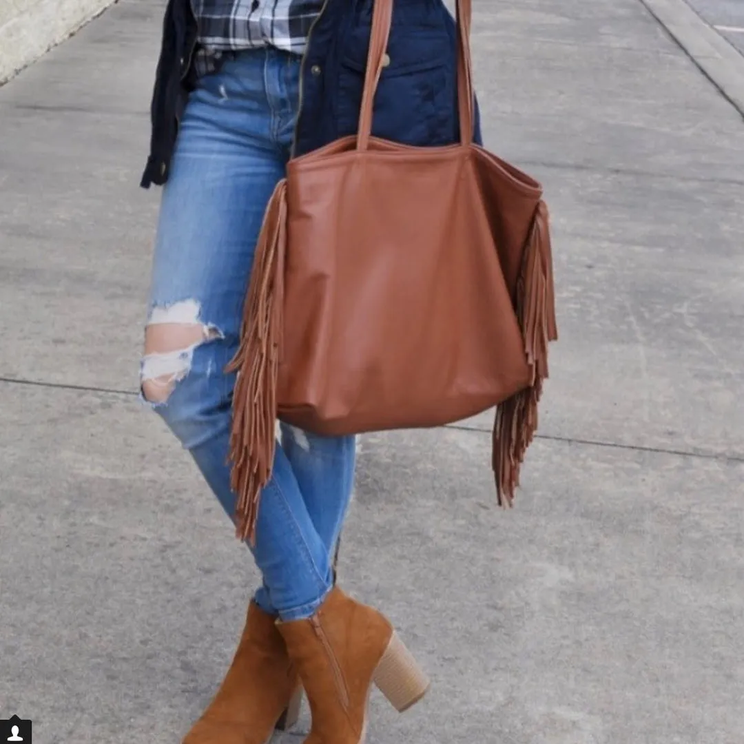 POSITIVE ELEMENTS LEATHER DEL FRINGE TOTE IN BROWN