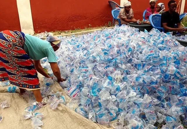 Trashy Smart Bag - sac écologique recyclé à partir de sachets d'eau potable