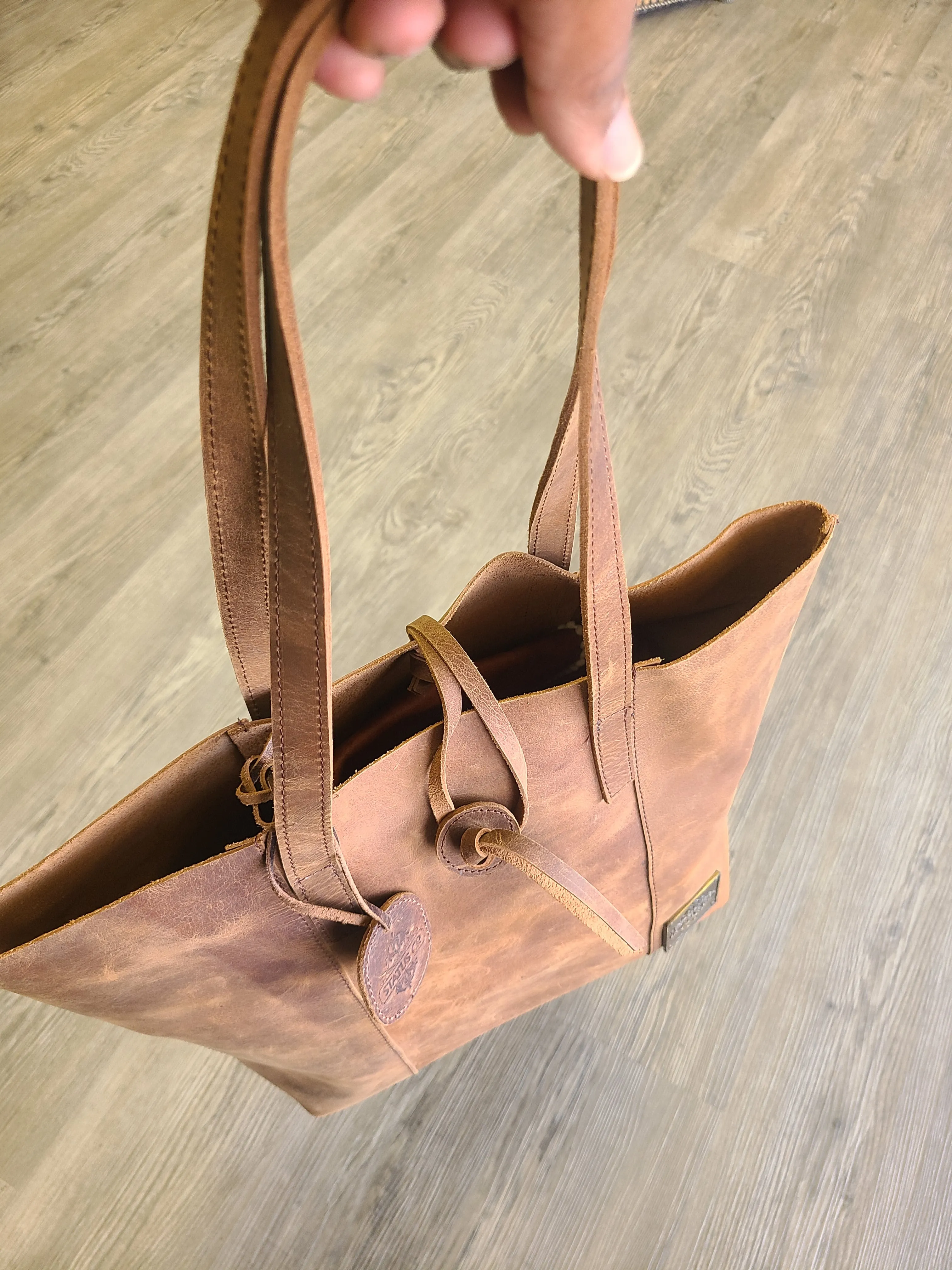 Women's Hunter Leather Tote Bag - Light